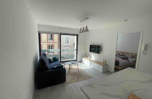 Arsenal-Redon Apartment | Modern Retreat in the Heart of Rennes by the Vilaine