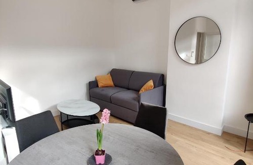 4th Arrondissement Apartment | Modern T2 Apartment with Child-Friendly Amenities