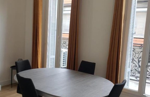 4th Arrondissement Apartment | Modern T2 Apartment with Child-Friendly Amenities