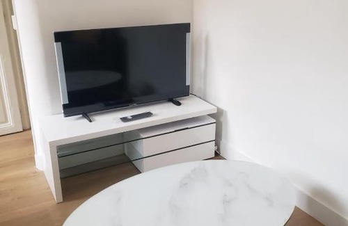4th Arrondissement Apartment | Modern T2 Apartment with Child-Friendly Amenities