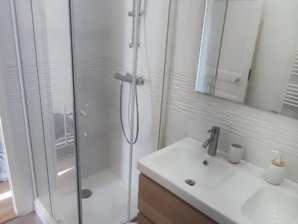 4th Arrondissement Apartment | Modern T2 Apartment with Child-Friendly Amenities