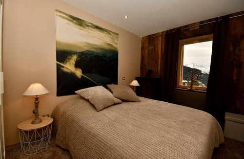 Huez-en-Oisans Ski Chalet | Cozy T2 Chalet Steps from Ski Lifts with Kitchen Access