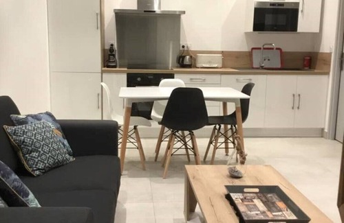Aix-les-Bains Apartment | Idyllic T2 Retreat with Parking Near Lake & Town – Rated 9.8