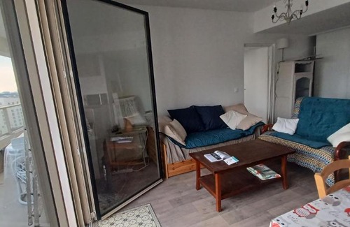 Bastide Apartment | Cozy T2 for 4 in Bordeaux Near Gare Ste Jean & City Center