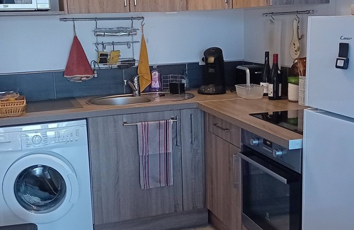 Hendaye Apartment | Serene T2 Near the Ocean with Spa & Hot Tub Access