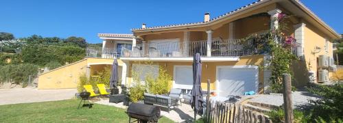 Viggianello Apartment | Oceanfront T2 Propriano: 4-Star Stay with Private Beach