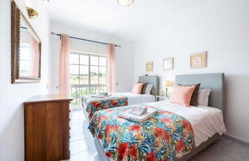 Albardeira Apartment | Family-Friendly Getaway at T2 Quinta da Caldeira