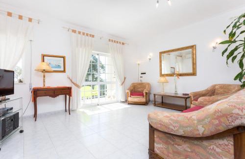 Albardeira Apartment | Family-Friendly Getaway at T2 Quinta da Caldeira
