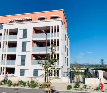 Grand Sud Apartment | Modern 2-Bedroom Retreat with Child-Friendly Amenities