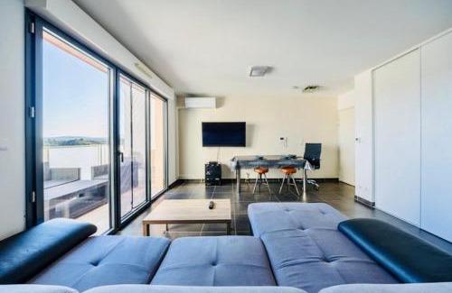 Grand Sud Apartment | Modern 2-Bedroom Retreat with Child-Friendly Amenities