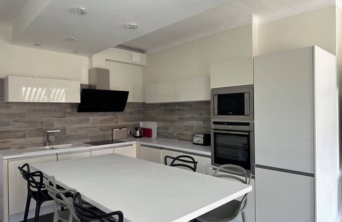 Canet-en-Roussillon Condo | Modern T2 Refait à Neuf with Oceanfront Views & Spa