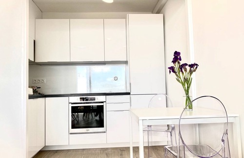 Palavas-les-Flots Apartment | Oceanfront T2 with Terrace and Garage, Rated 10/10