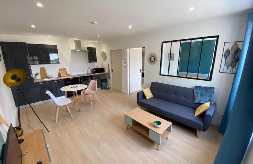 Saint-Florentin Apartment | Cozy T2 with Balneo Tub in Quiet Courtyard Retreat