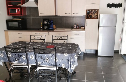 Pezens Apartment | T2 stone apartment