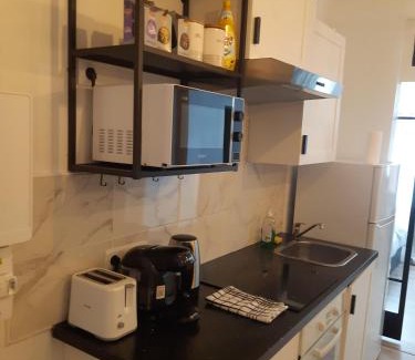 Oasis - Maroc Apartment | Comfortable T2 Near Le Mans Classic, Family & Pet Friendly