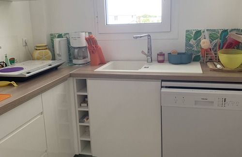 Tartane Apartment | Ideal T3 Steps from the Beach with Inviting Terrace