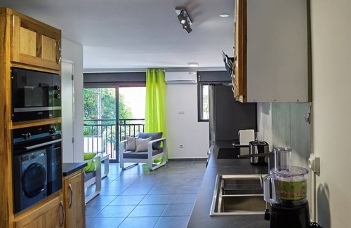 Centre-Ville Apartment | Oceanfront Bliss at Résidence Georgette - Rated 10/10