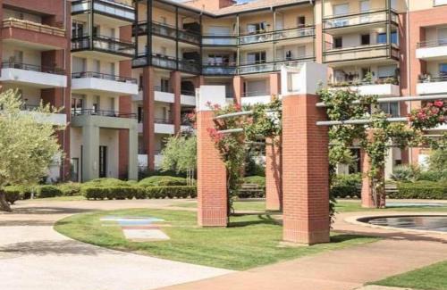 Fontaine-Bayonne-Cartoucherie Apartment | Welcoming T3: Parking, Balcony & Family-Friendly Amenities