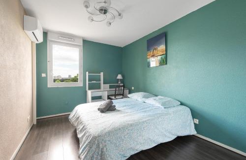 Fontaine-Bayonne-Cartoucherie Apartment | Welcoming T3: Parking, Balcony & Family-Friendly Amenities