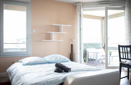 Fontaine-Bayonne-Cartoucherie Apartment | Welcoming T3: Parking, Balcony & Family-Friendly Amenities