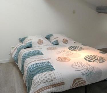 Lorette Apartment | Comfortable Stay for 3-4 Guests with Optional Linens