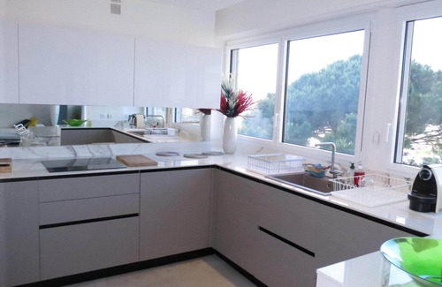 Sainte-Maxime City Centre Apartment | Guest Rated 10/10: T3 Apartment with Oceanfront Views