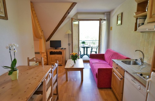 Giez Condo | Giez | 2BR Alcove with Pools and Family-Friendly Amenities