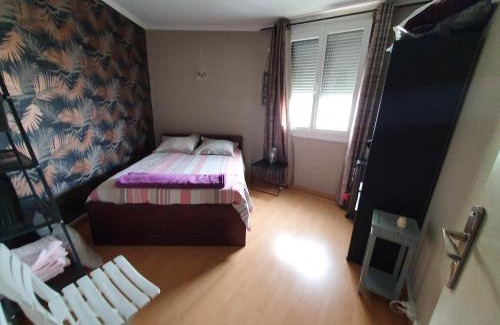 Joue-les-Tours Apartment | Pet-Friendly T3 confort Joué-lès-Tours with Restaurant Service