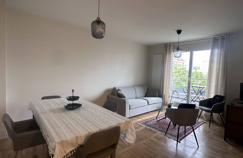12th Arrondissement Apartment | Modern Stay Near Metro & Tram - Family-Friendly Amenities