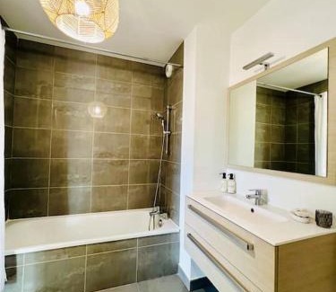 Villeneuve-les-Maguelone Apartment | Cozy T3 Apartment Near the Sea with Parking Available