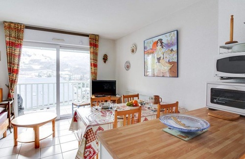 Esquieze-Sere Apartment | Cozy Apartment Esquièze-Sère with Spa & Family Amenities