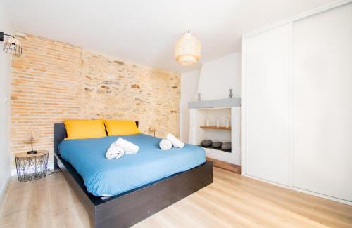 Decre-Cathedrale Apartment | Historic T3 Duplex in the Heart of a Vibrant Neighborhood