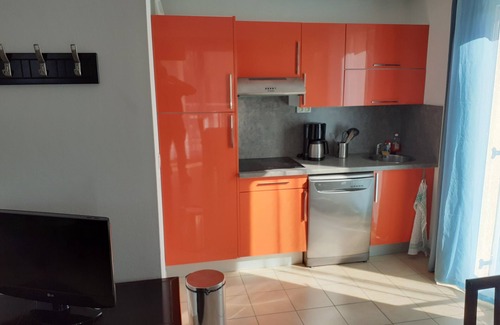 Le Brusc Condo | Unwind at T3 Duplex with Ocean View and Pool Access