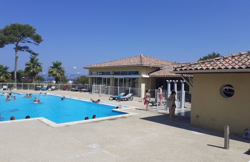 Le Brusc Condo | Unwind at T3 Duplex with Ocean View and Pool Access