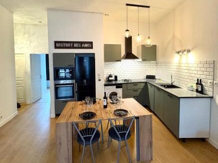 Bourgoin-Jallieu Apartment | Cozy T3 Hypercentre: Pet & Child Friendly Near the Station