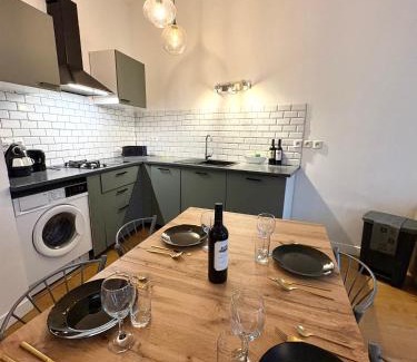 Bourgoin-Jallieu Apartment | Cozy T3 Hypercentre: Pet & Child Friendly Near the Station