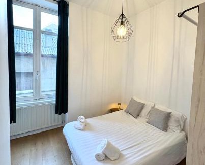 Bourgoin-Jallieu Apartment | Cozy T3 Hypercentre: Pet & Child Friendly Near the Station