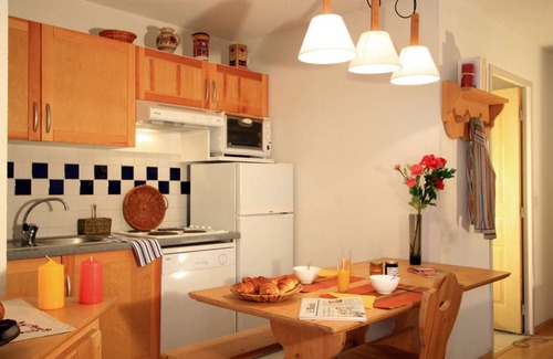 Bagneres-de-Luchon Apartment | Discover T3 in Luchon with Pool, Garden & Lake Views