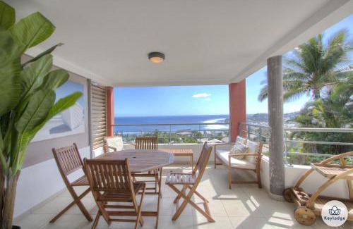 Carosse Apartment | Ocean View Retreat: T3- Infini bleu, 4-Star Family Friendly