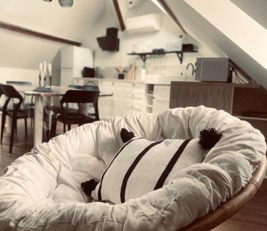 Bagneres-de-Bigorre Apartment | Inviting T3 Kokon: Family-Friendly with Parking & AC