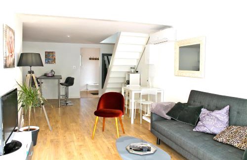 Balma Apartment | Oceanfront Retreat: T3 L'Olivier & Jardin for Families
