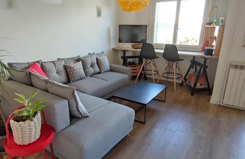 Saint-Giniez Apartment | Bright T3 with Scenic Views Near the Velodrome