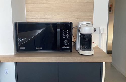 La Demi - Lune Apartment | Family-Friendly T3 Lumineux: Steps from Downtown Attractions