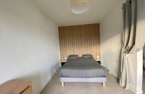 La Demi - Lune Apartment | Family-Friendly T3 Lumineux: Steps from Downtown Attractions