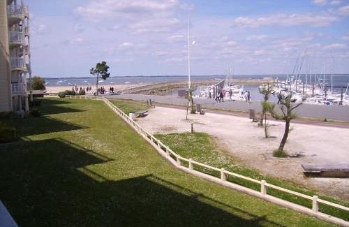 Arcachon Apartment | Panoramic Oceanfront Retreat with Spa and Pet-Friendly Perks