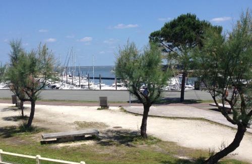 Arcachon Apartment | Panoramic Oceanfront Retreat with Spa and Pet-Friendly Perks