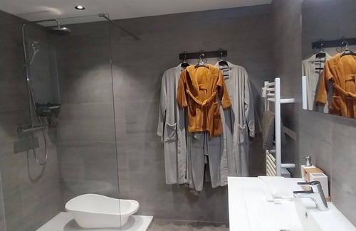 Arena Apartment | Relaxing T3 Premium with Hot Tub in Private Residence