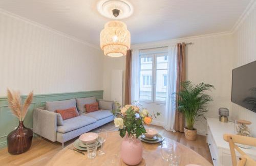Richard Vitton - Chambovet Apartment | Modern T3 Near Part Dieu Station - Family-Friendly Stay