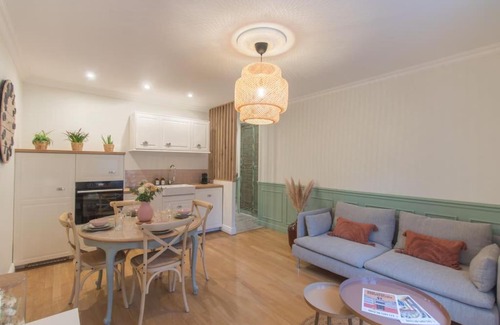Richard Vitton - Chambovet Apartment | Modern T3 Near Part Dieu Station - Family-Friendly Stay