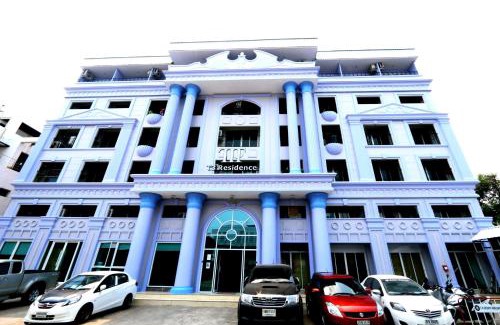 Ladprao Apartment | Convenient T3 Residence: Family-Friendly & Accessible Stay